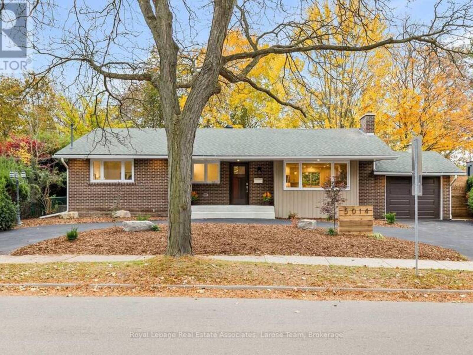 5014 SPRUCE AVENUE, Burlington, Ontario L7L 1M7