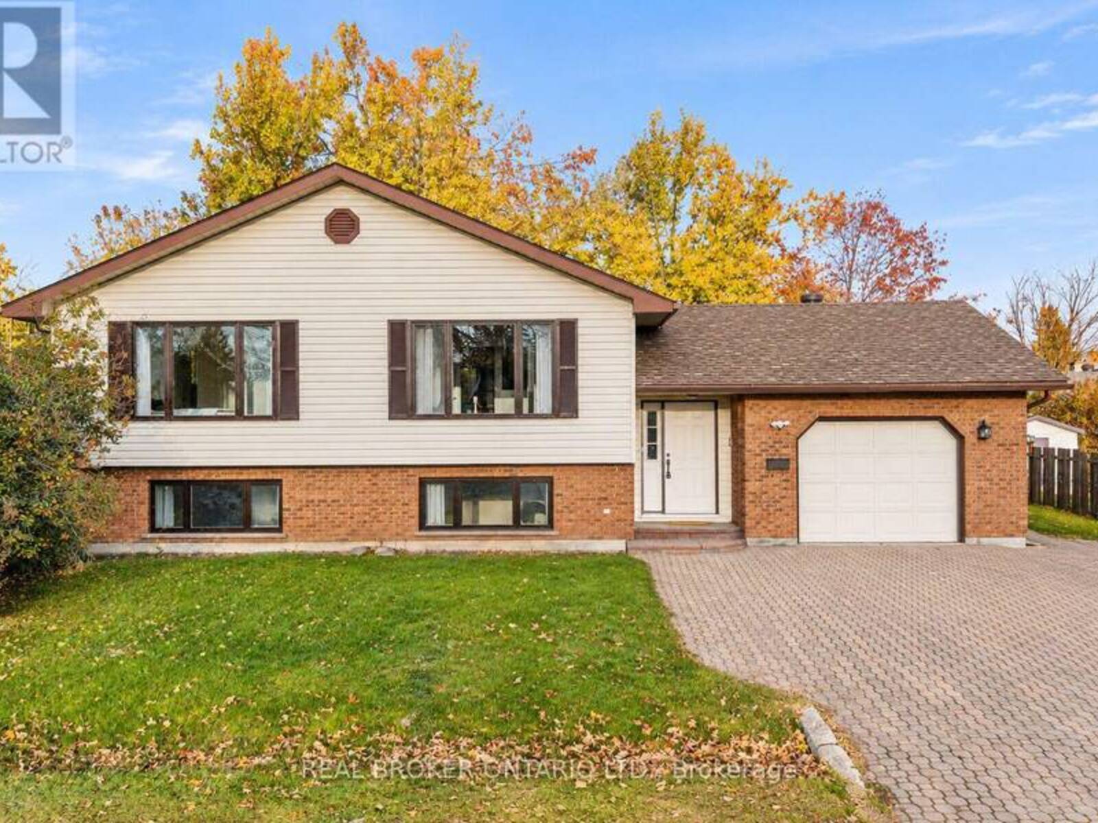 2 LEACH STREET, Orillia, Ontario L3V 5N7