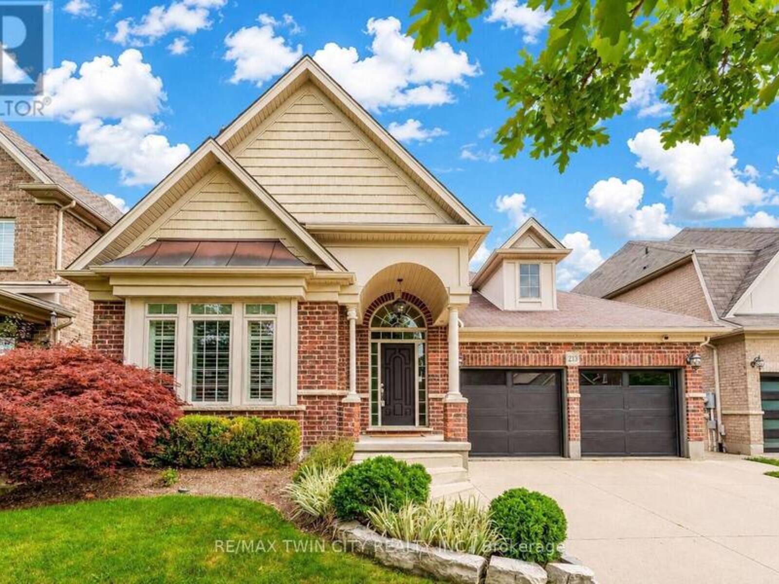 213 EDGEWATER CRESCENT, Kitchener, Ontario N2A 4M2