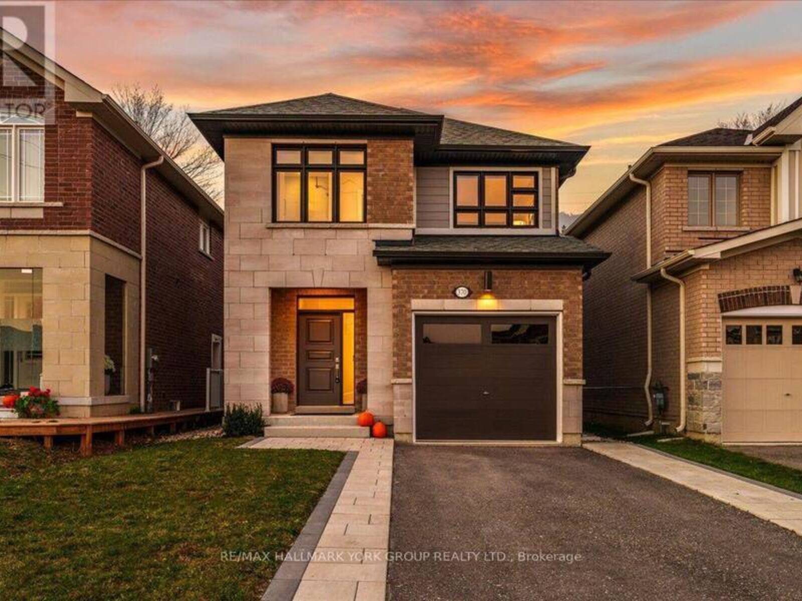 370 RITAS AVENUE, Newmarket, Ontario L3X 2N1