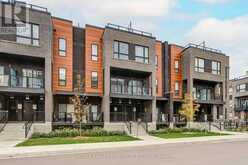 21 - 17 LYTHAM GREEN CIRCLE | Newmarket Ontario | Slide Image Three
