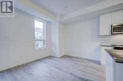 21 - 17 LYTHAM GREEN CIRCLE | Newmarket Ontario | Slide Image Sixteen