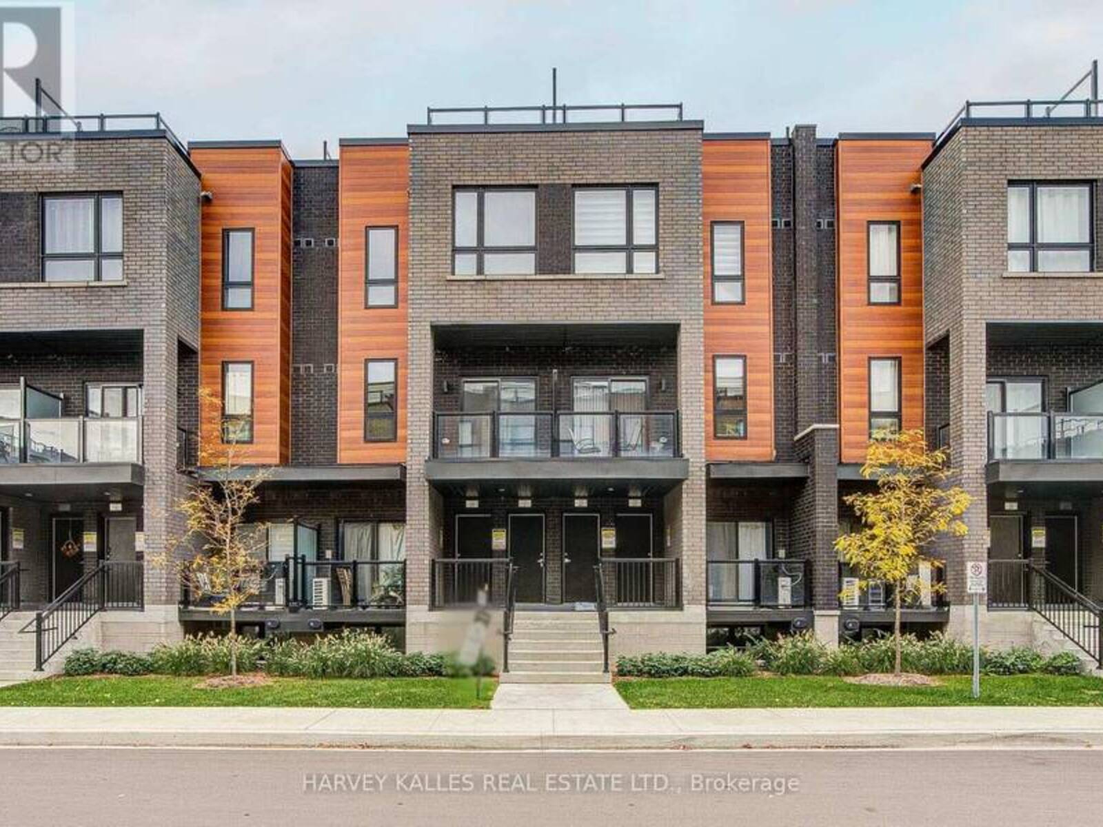 21 - 17 LYTHAM GREEN CIRCLE, Newmarket, Ontario L3Y 0H4