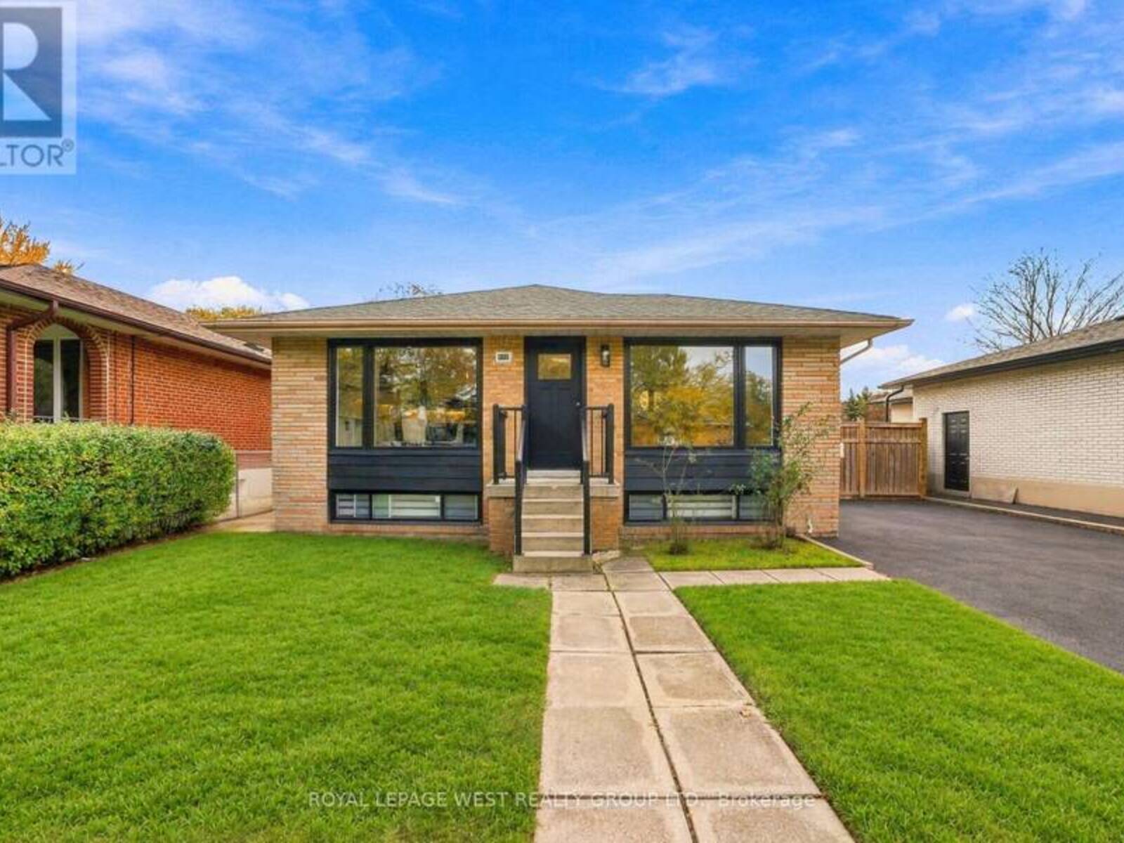 33 TAPLEY DRIVE, Toronto, Ontario M9R 3P2