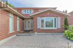 21 MCQUAID COURT | East Gwillimbury Ontario | Slide Image Three