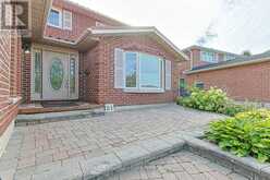 21 MCQUAID COURT | East Gwillimbury Ontario | Slide Image Five