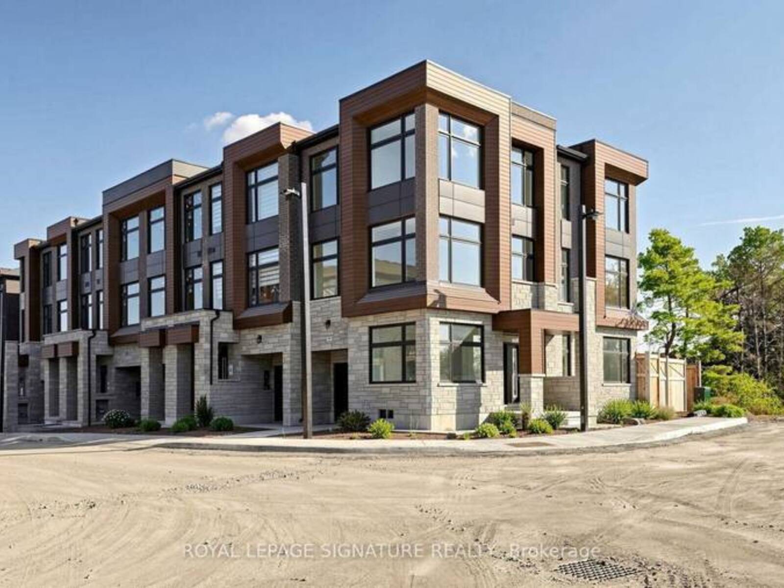 99 DIVADALE ROAD, Vaughan, Ontario L4L 1A7