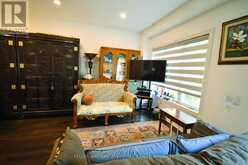 11 - 190 HARDING BOULEVARD W | Richmond Hill Ontario | Slide Image Three