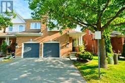 11 - 190 HARDING BOULEVARD W | Richmond Hill Ontario | Slide Image Two