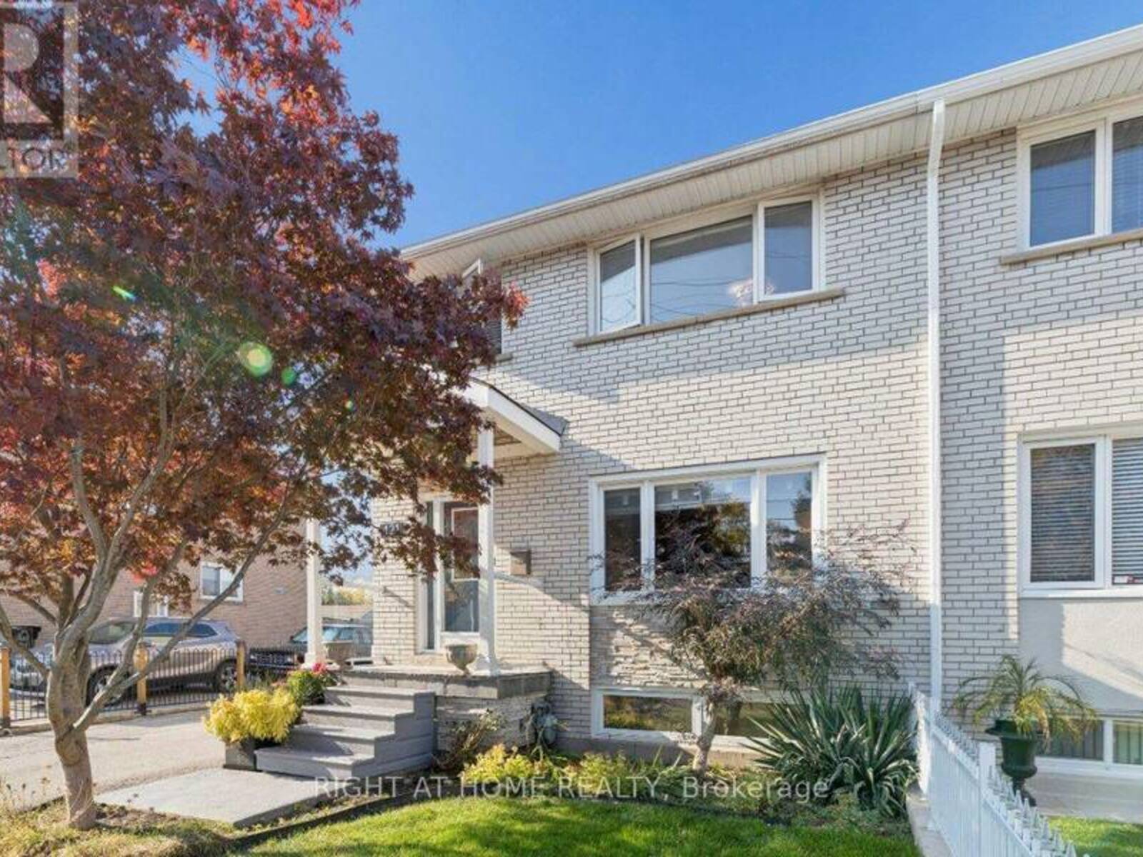 421 REVUS AVENUE, Mississauga, Ontario L5G 1S2