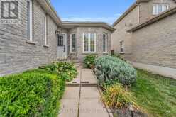 27 MAX AVENUE | Barrie Ontario | Slide Image Two