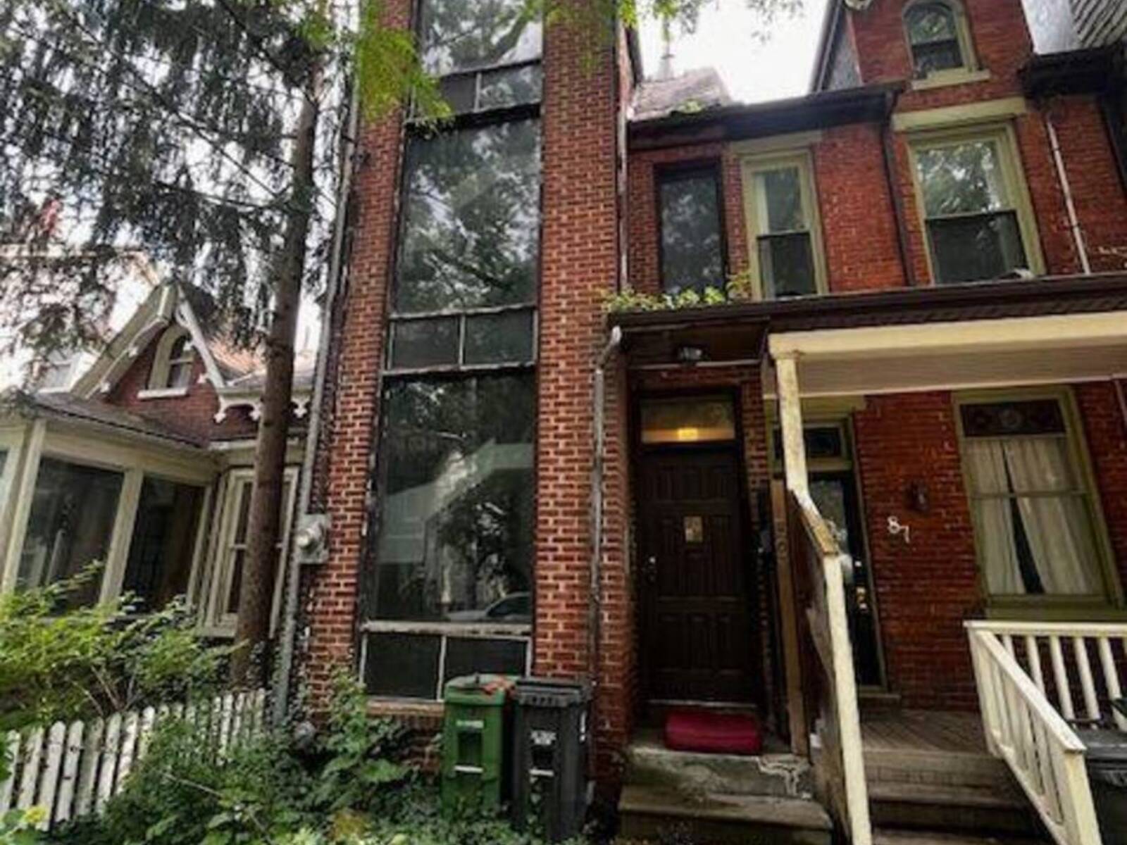 89 SEATON STREET, Toronto, Ontario M5A 2T2