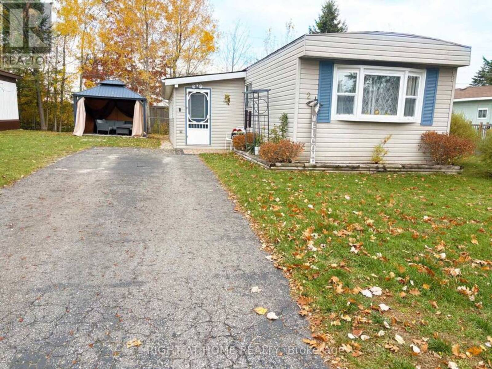 2 GEORGIAN GLEN DRIVE, Wasaga Beach, Ontario L9Z 1K6