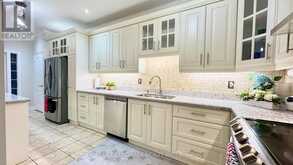 3432 EGLINTON AVENUE W | Mississauga Ontario | Slide Image Nineteen