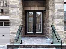 216 SUNSET VISTA COURT E | Aurora Ontario | Slide Image Three