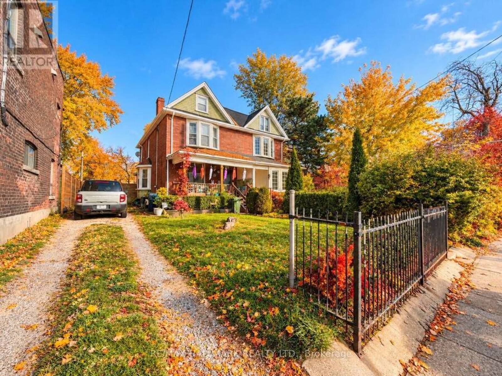1436 QUEEN STREET E, Toronto, Ontario M4L 1E1