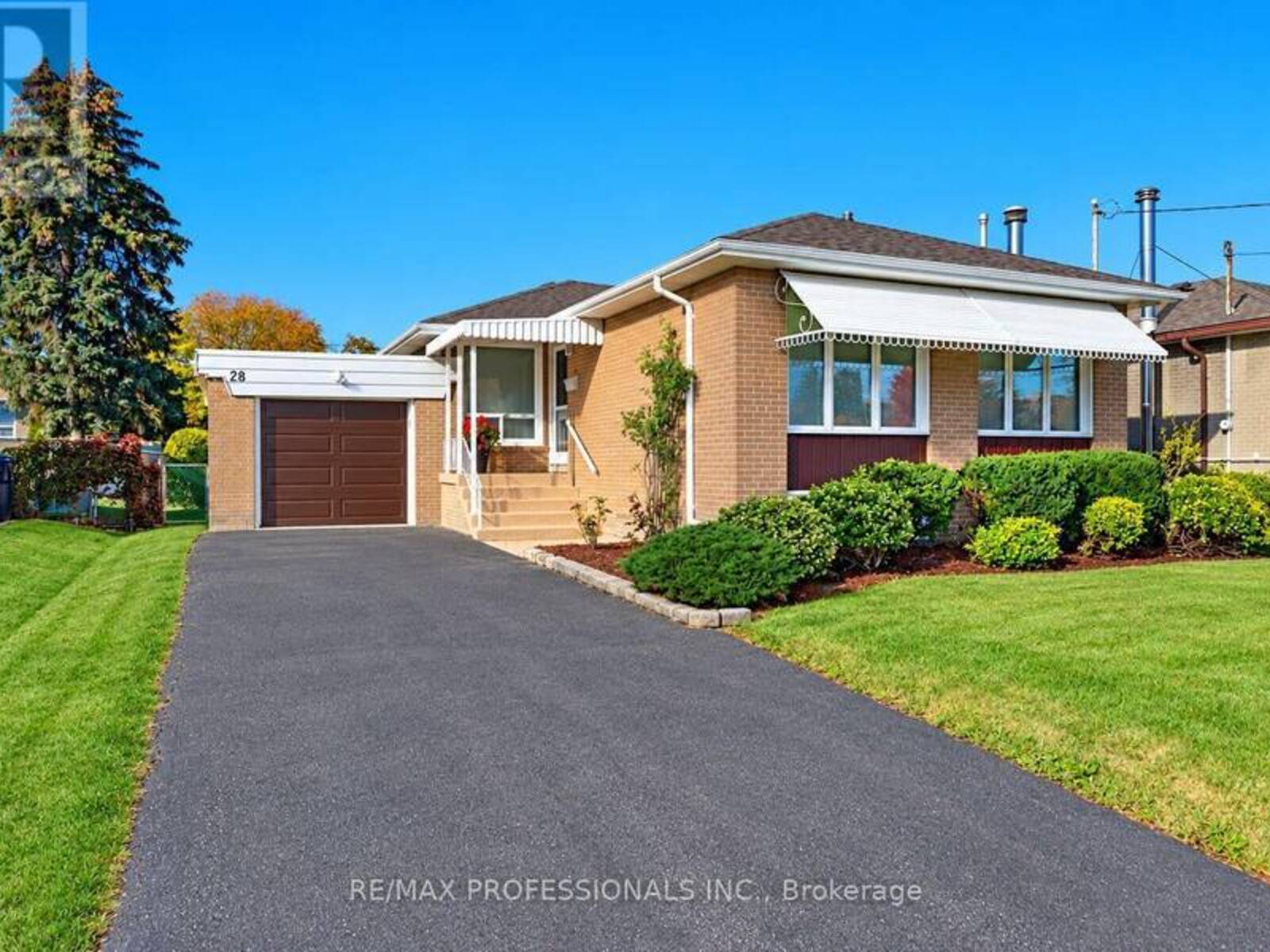 28 CRENDON DRIVE, Toronto, Ontario M9C 3G4
