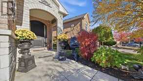 166 WORTHINGTON AVENUE | Richmond Hill Ontario | Slide Image Three