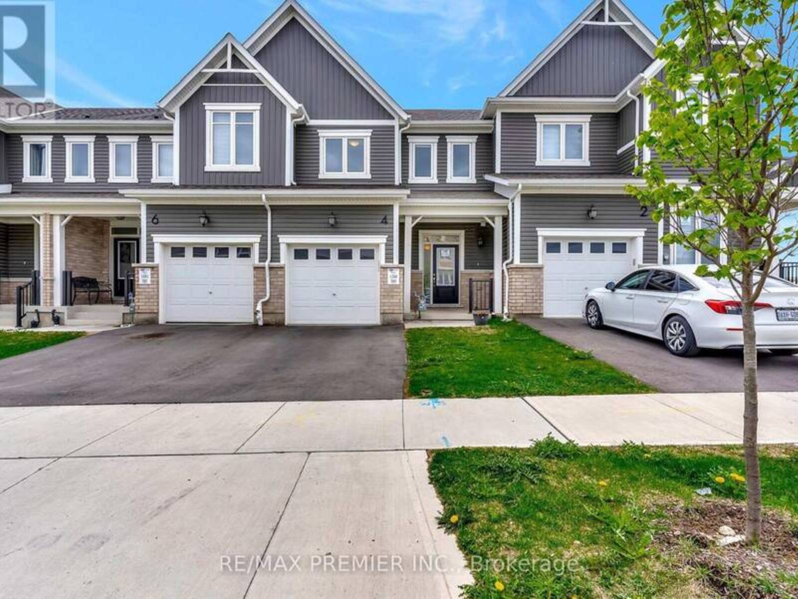 4 SAXONY STREET, Kitchener, Ontario N2R 0S3