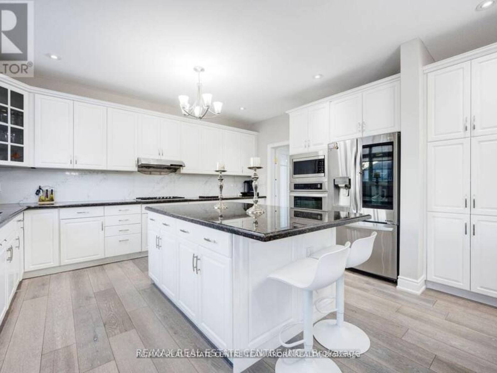 4 CHAMPION COURT, Brampton, Ontario L6Y 5G9