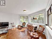 19 KING RICHARD COURT | Markham Ontario | Slide Image Eight