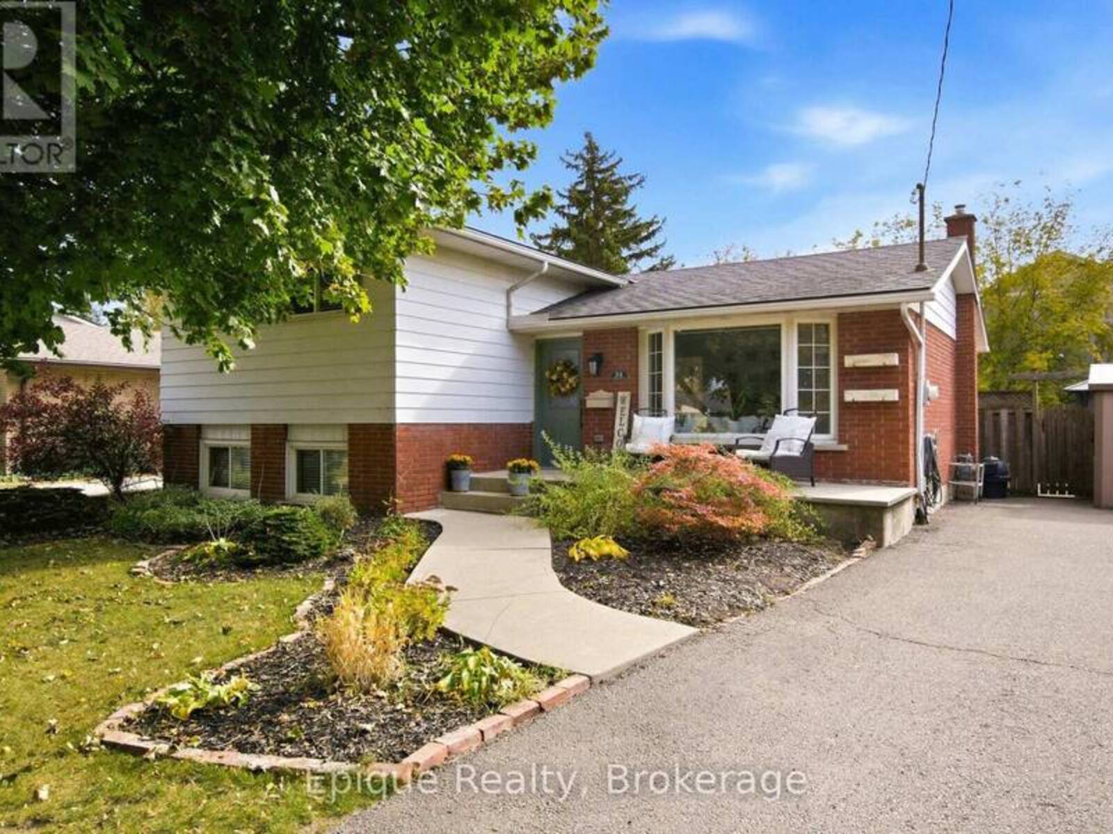 34 CENTENNIAL DRIVE, St. Catharines, Ontario L2N 6A4