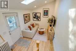 31 DAVIES CRESCENT | Toronto Ontario | Slide Image Twelve