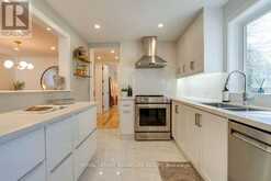 31 DAVIES CRESCENT | Toronto Ontario | Slide Image Three