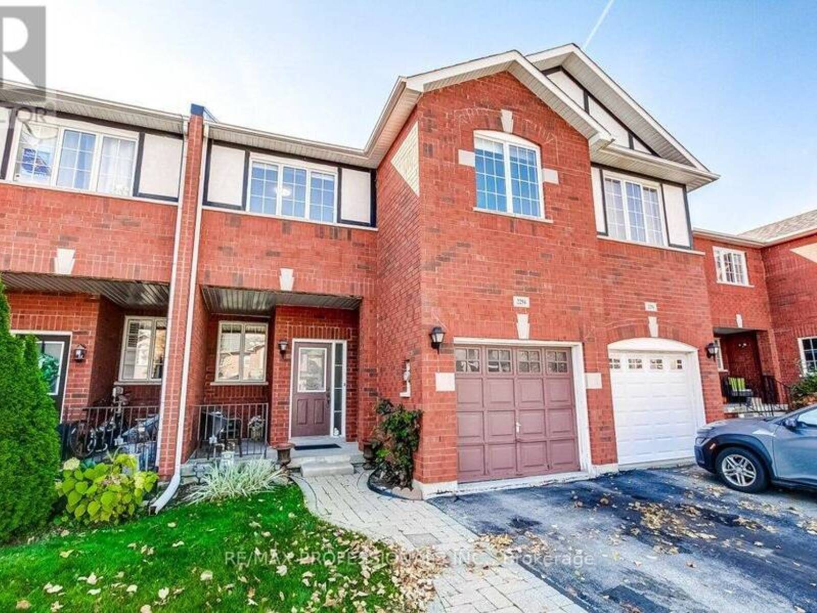 2294 NEWCASTLE CRESCENT, Oakville, Ontario L6M 4P5