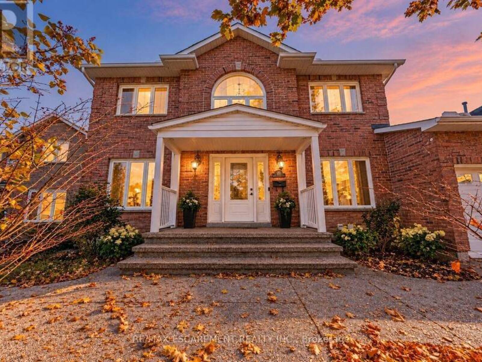 21 MOSS BOULEVARD, Dundas, Ontario L9H 6S3