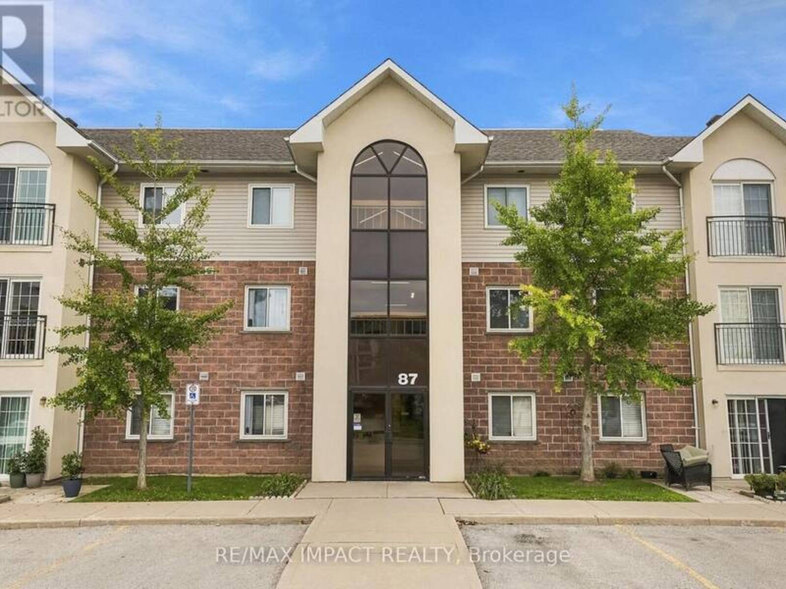 110 - 87 ASPEN SPRINGS DRIVE, Clarington, Ontario L1C 5J8