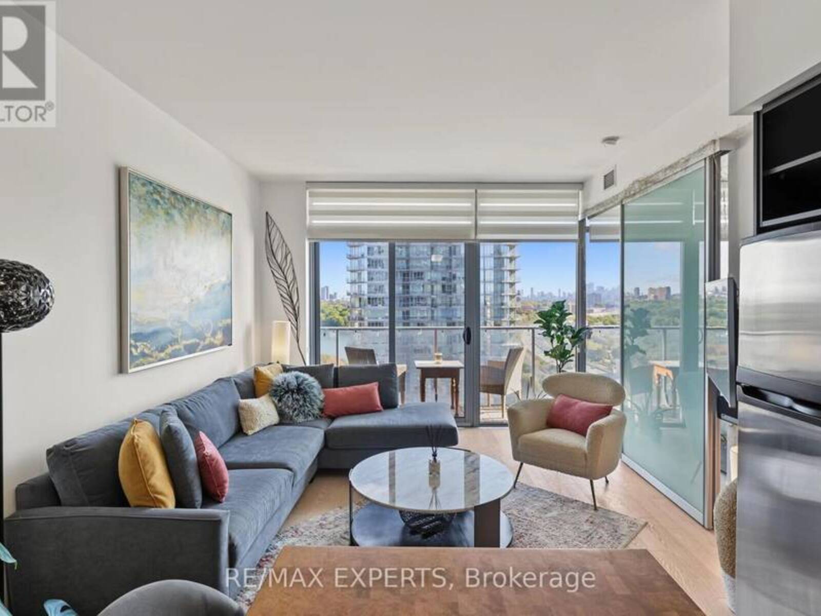1915 - 103 THE QUEENSWAY, Toronto, Ontario M6S 5B5