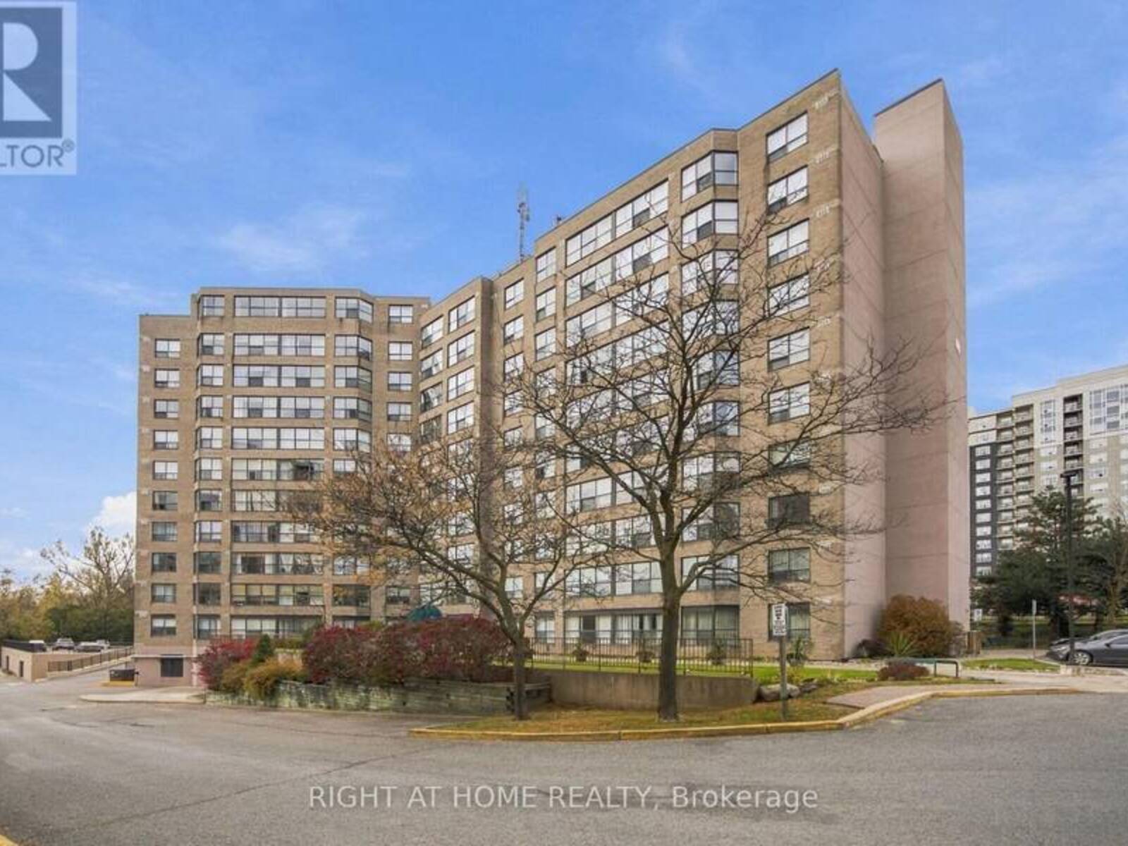 311 - 250 DAVIS DRIVE, Newmarket, Ontario L3Y 7T7