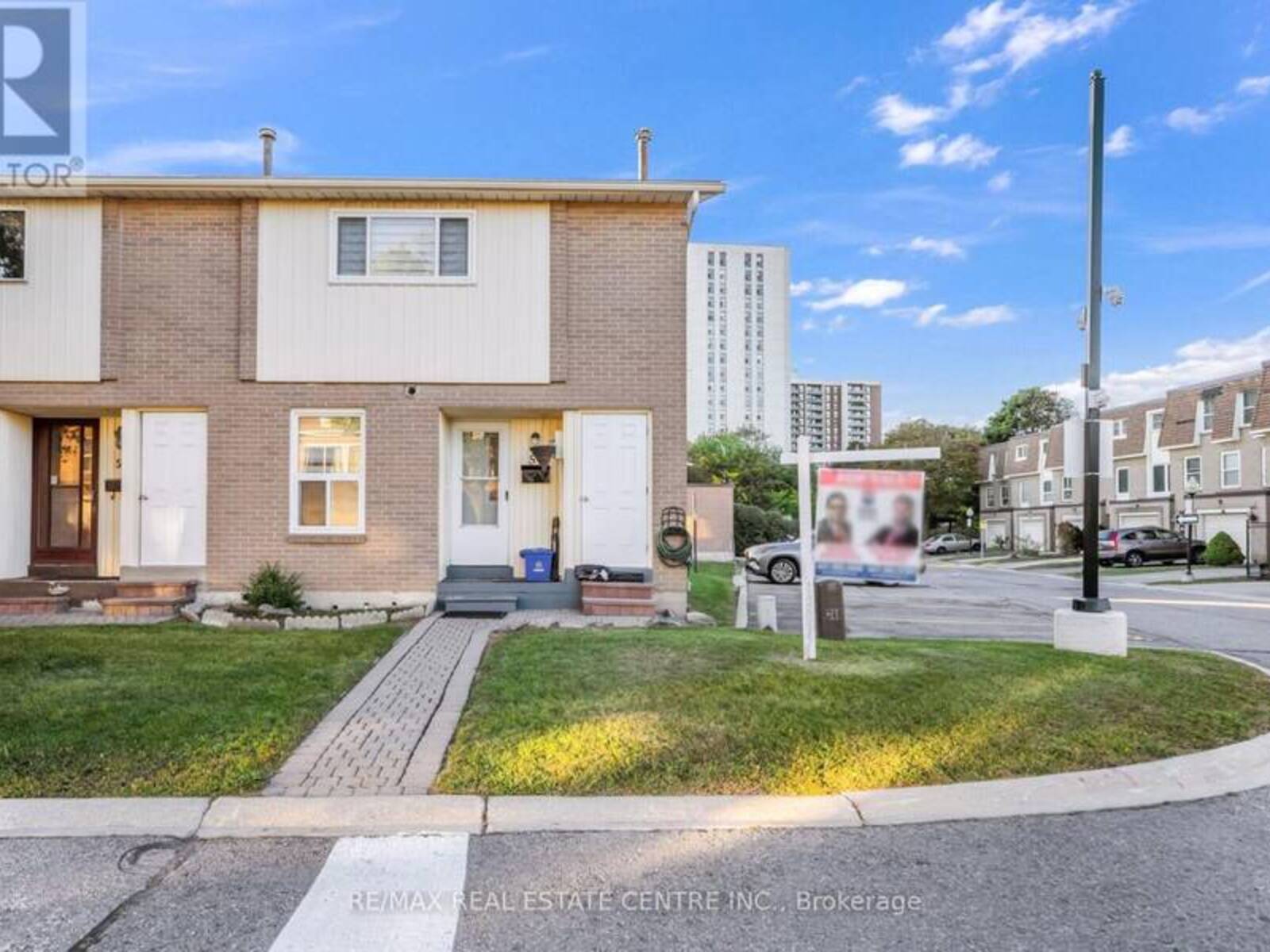 59 CRAIGLEIGH CRESCENT, Brampton, Ontario L6T 2E3