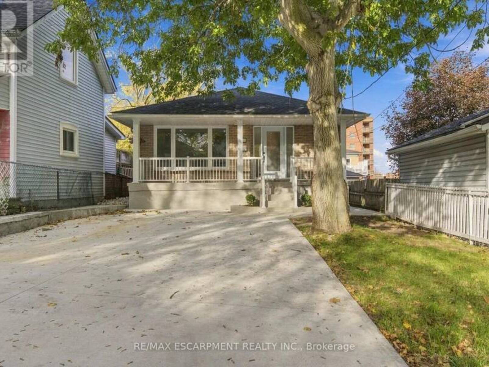 16 ELM AVENUE, Hamilton, Ontario L8G 2W1