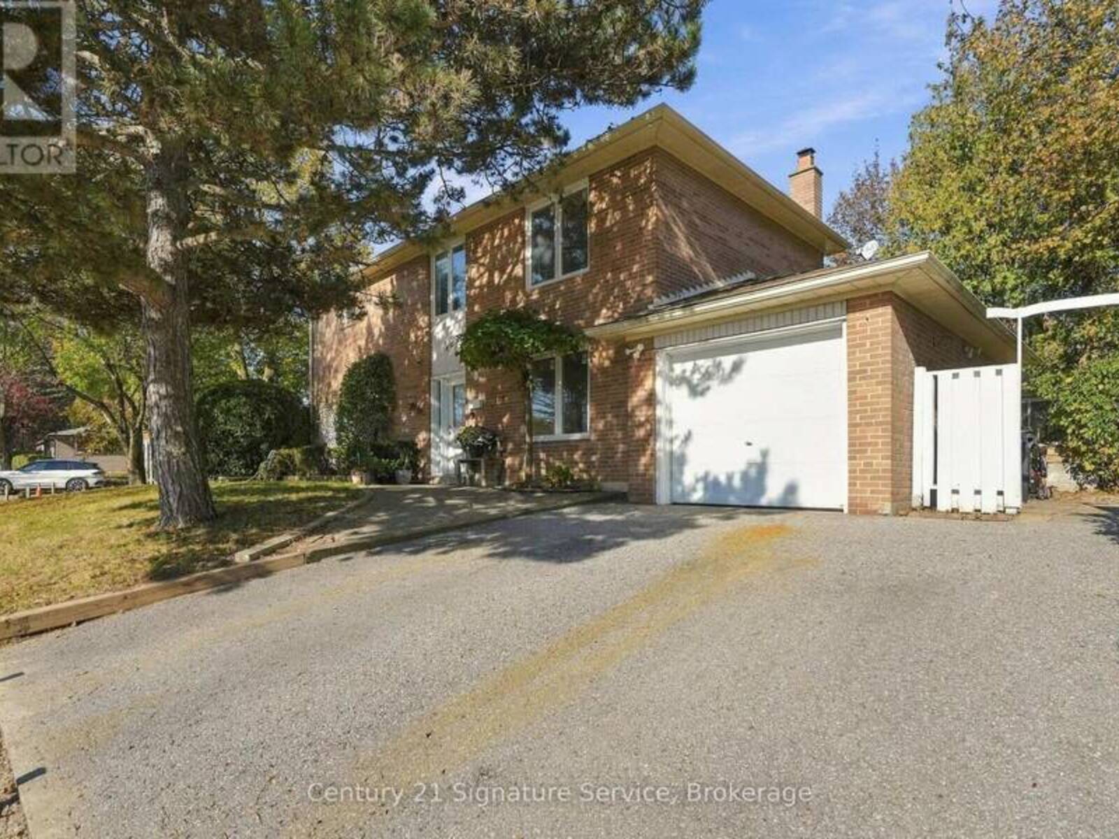 15 IVY GREEN CRESCENT, Toronto, Ontario M1G 2Z2