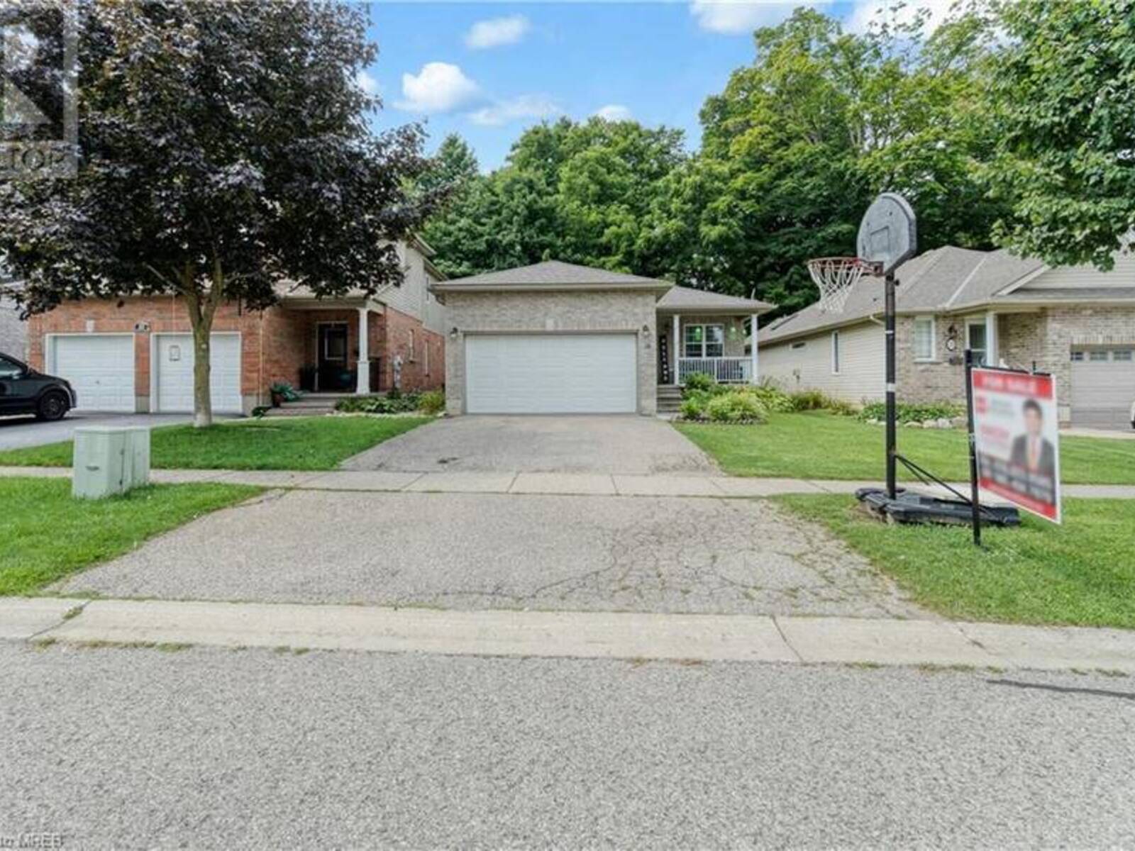 14 POTTERS Way, Woodstock, Ontario N4S 8Z5