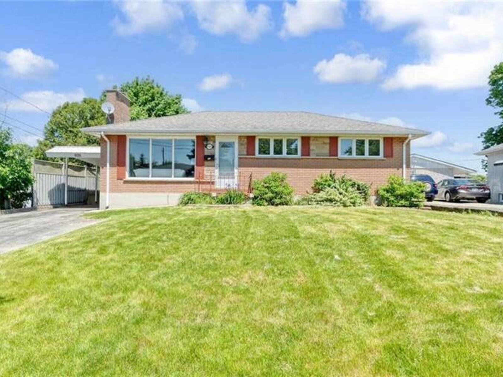 920 EAGLE Crescent, London, Ontario N5Z 3H7