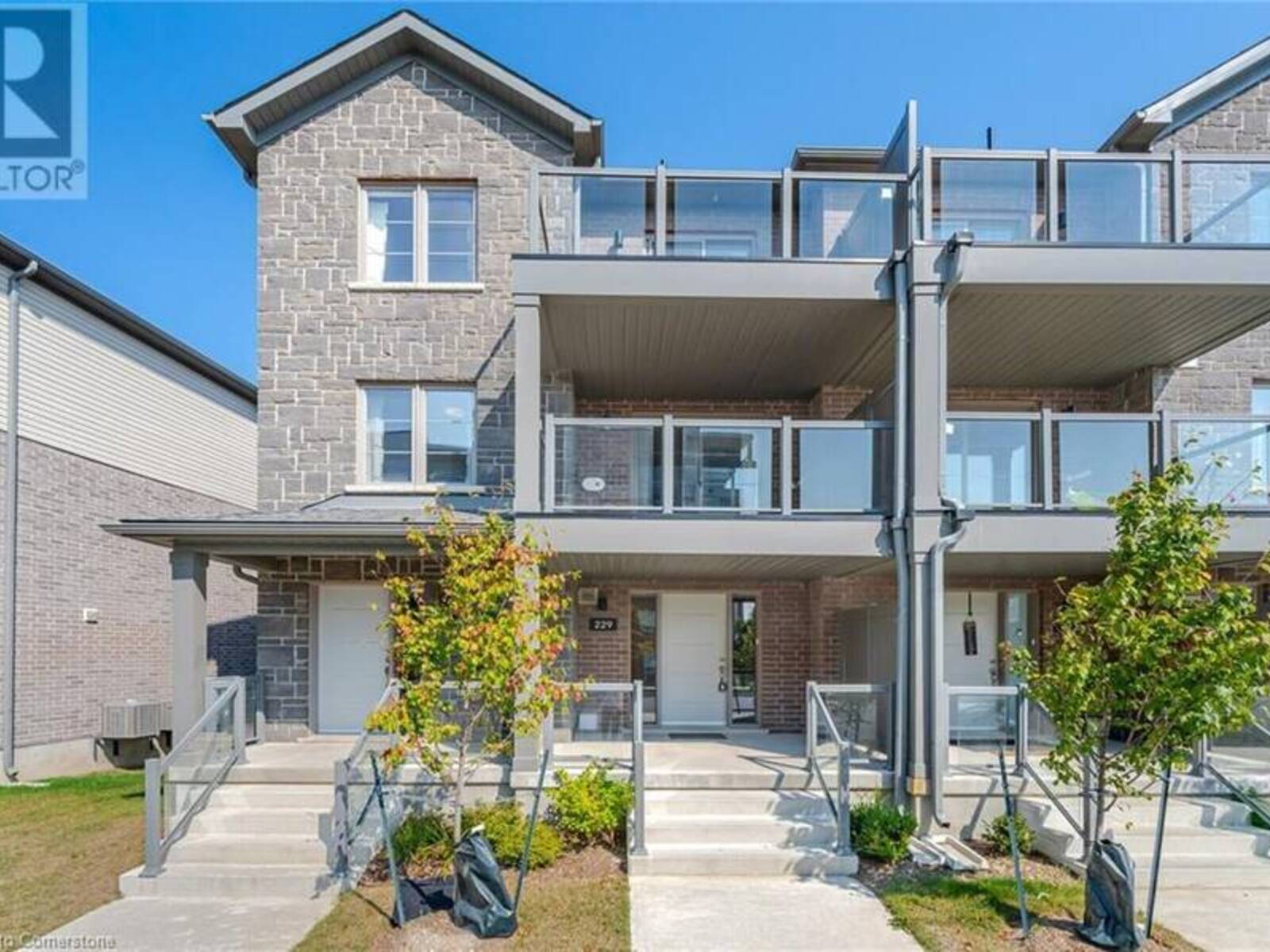 229 WEST OAK TRAIL, Kitchener, Ontario N2R 0K1