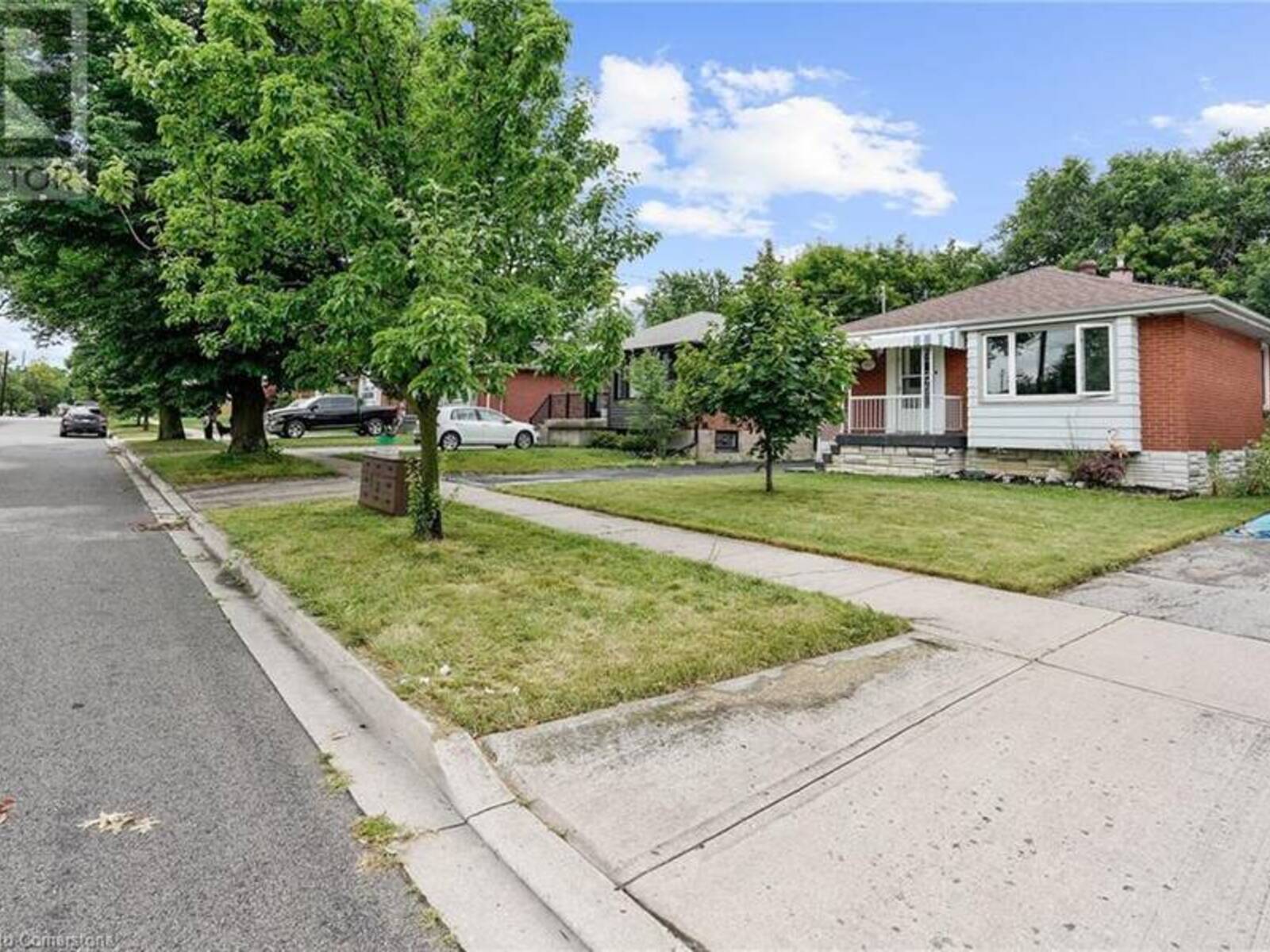 392 EAST 43RD Street, Hamilton, Ontario L8T 3E3