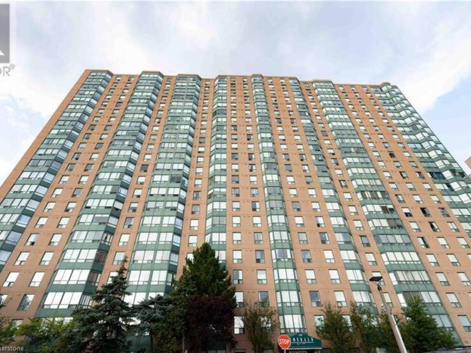 135 HILLCREST Avenue Unit# 215, Mississauga, Ontario L5B 4B1