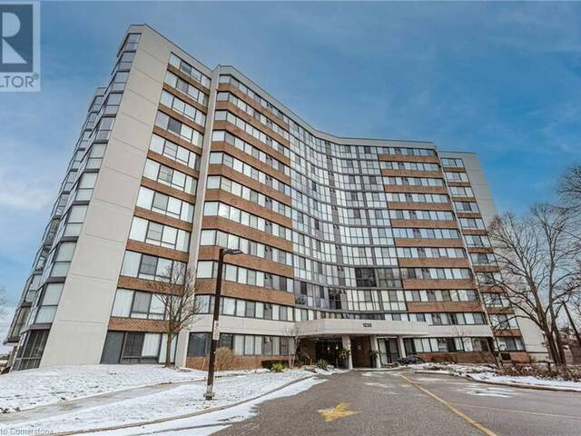 1230 MARLBOROUGH Court Unit# 210 Oakville Ontario, L6H 3K6 - 3 Bedrooms Condo For Sale