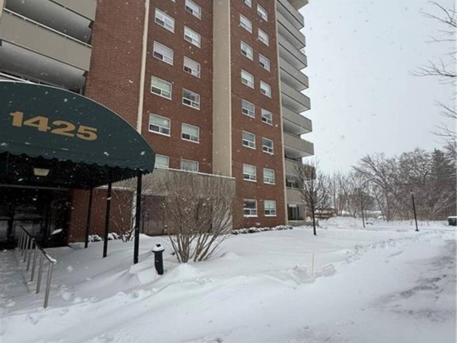 1425 GHENT Avenue Unit# 902, Burlington, Ontario L7S 1X5