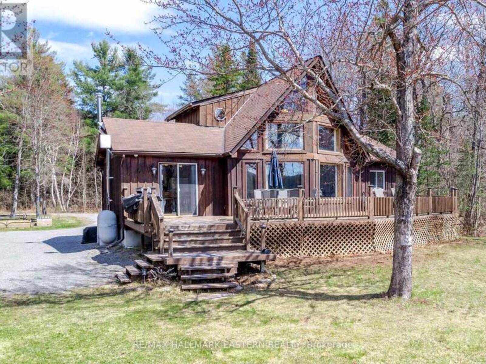 152A PARADISE LANDING RD, Hastings Highlands, Ontario K0L 2S0