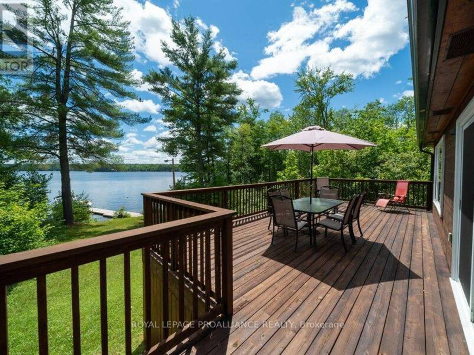 518 MAZINAW LAKE, Addington Highlands, Ontario K0H 1K0