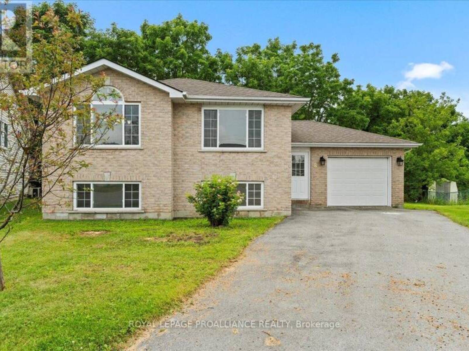 8 LAKE COURT, Belleville, Ontario K8P 5M8