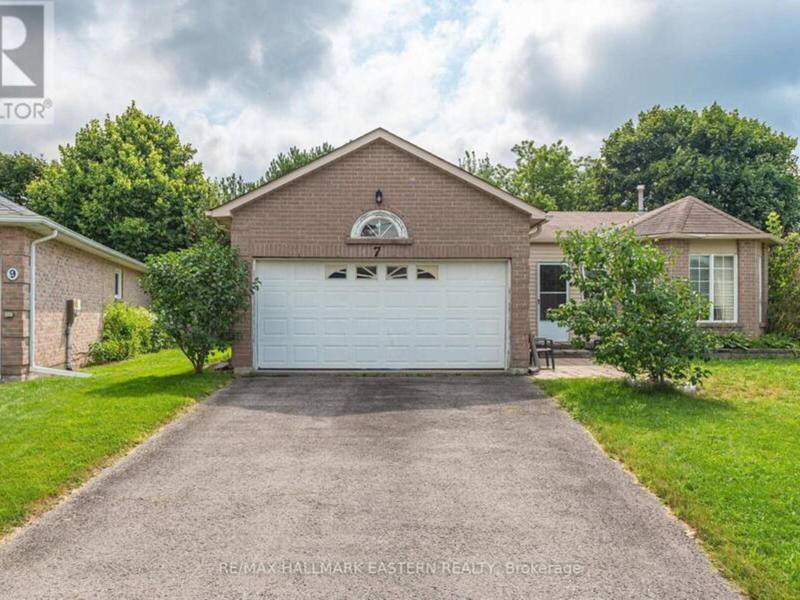 7 CEDAR COURT, Kawartha Lakes, Ontario K9V 6B1