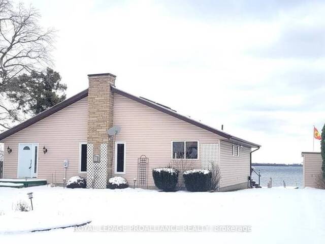 32 PEATS POINT LANE Prince Edward Ontario, K8N 4Z7