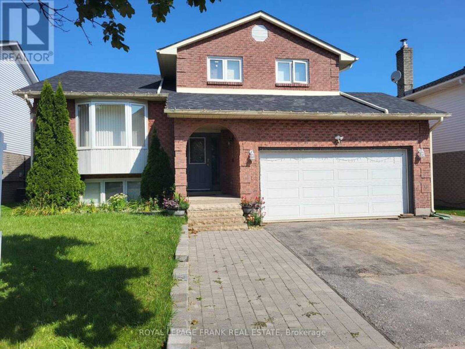 12 GLENABBEY DRIVE, Clarington, Ontario L1E 1B9