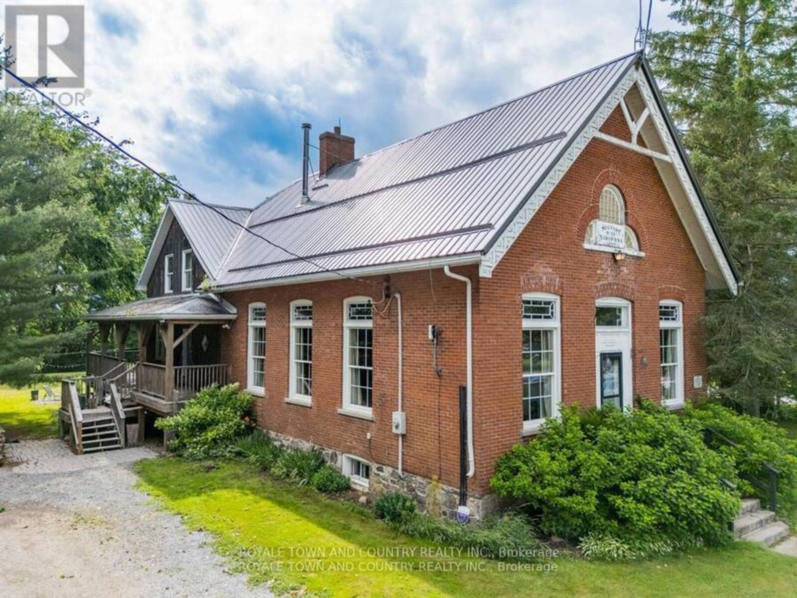 275 VALENTIA ROAD, Kawartha Lakes, Ontario K0M 2C0